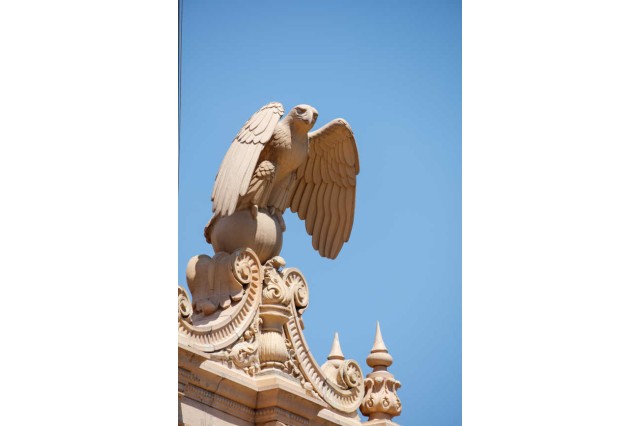 Eagle sculpture on Museum&#039;s 1913 building