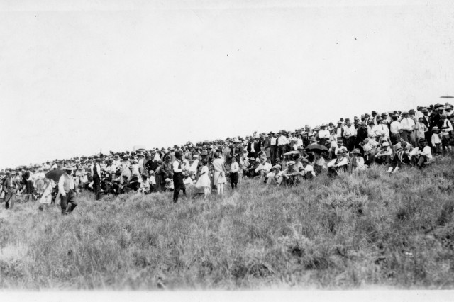 P-075-14-012g, &quot;The mob, June 25, 26, 1926, Custer Hill.&quot;