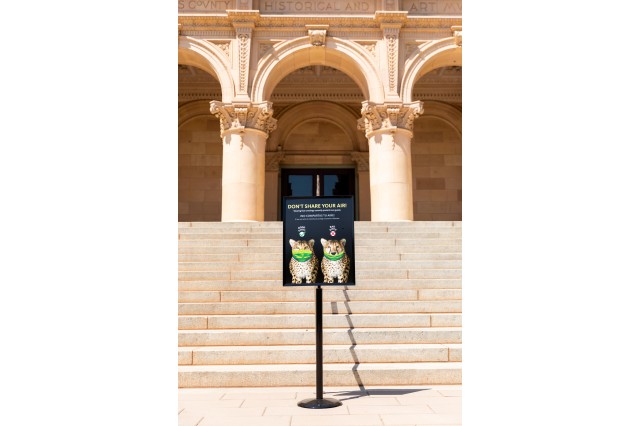 Face Mask signage in front of Rotunda