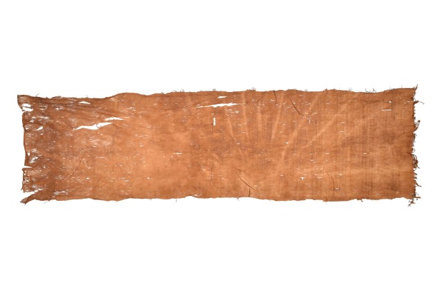 Tapa with uniform reddish-brown color