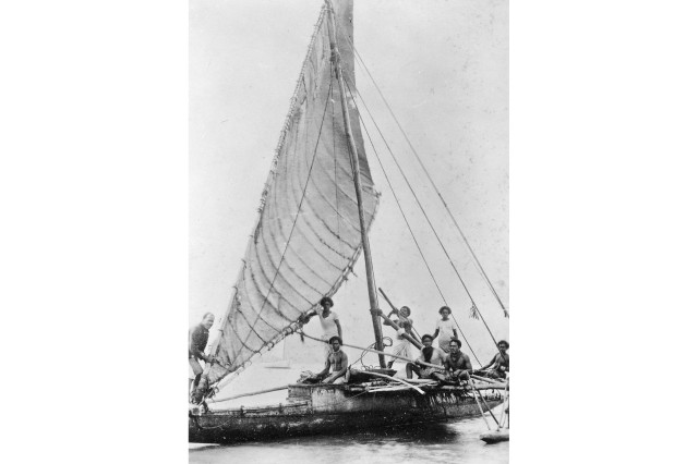 Crew on Fijian camakau in 1890s