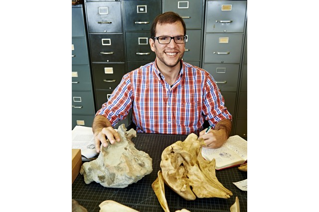 Image of Jorge Velez-Juarbe with the Mammalogy collections