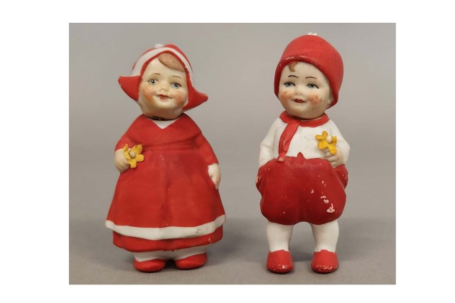 Dutch boy and girl doll 