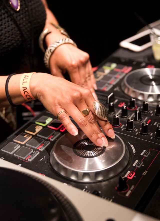 first fridays DJ close-up 180406_3419_firstfridays_events_cholick