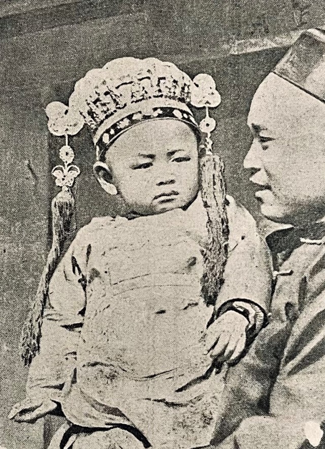 L.A. Sunday Times cover depicting Chinese father and son from 1907 cropped for close up